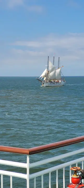 Bild zeigt Dreimast-Segelschiff