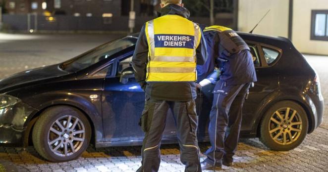 Polizei beschlagnahmt sechs Autos bei Kontrolle in Asterlagen