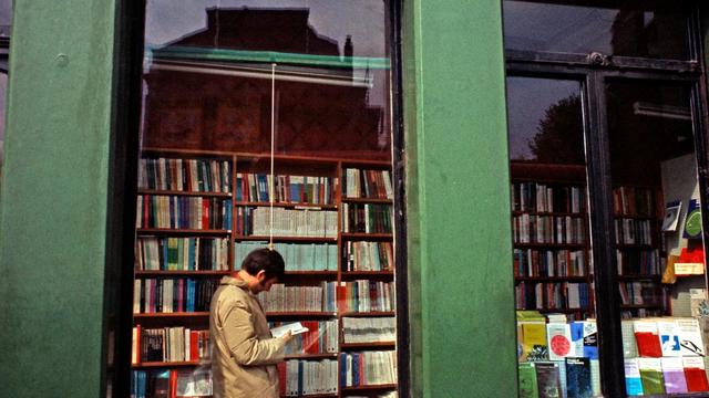 Reading books is not just a pleasure: it helps our minds to heal | Psyche Ideas