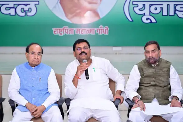 JDU State President Umesh Singh Kushwaha presiding over the meeting on the second day.