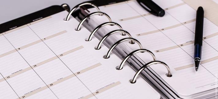 Terminkalender mit offenem Stift