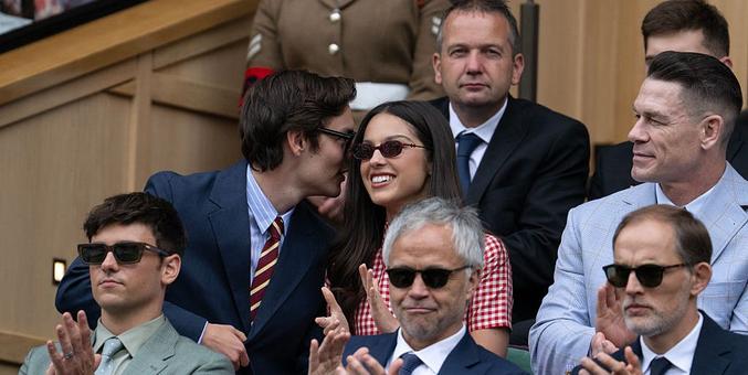 london, england july 2: musician and actor olivia rodrigo watches from the royal box with boyfriend louis partridge during the ladies singles second round match between aryna sabalenka and marie bouzkova of czechia on day three of the championships wimbledon 2025 at all england lawn tennis and croquet club on july 2, 2025 in london, england. (photo by visionhaus/getty images)