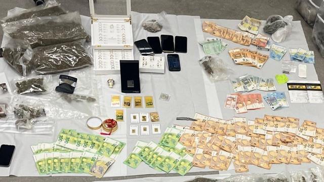 Mutter machte mit: Das fand die Polizei bei einer Dealer-Familie | Regional