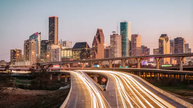 12 Least Walkable Cities in the World Where Walking Is More Challenging Than You Think