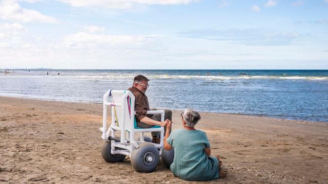How can beaches be made more accessible to people with reduced mobility? 