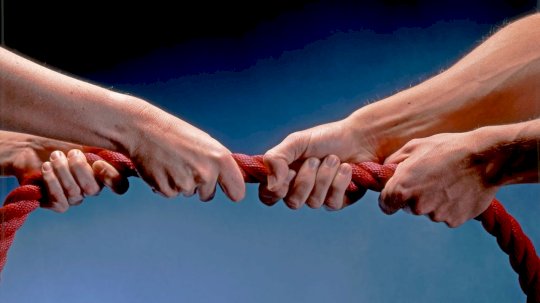 navigating-the-cybersecurity-budget-tug-of-war-–-source:-wwwdarkreading.com