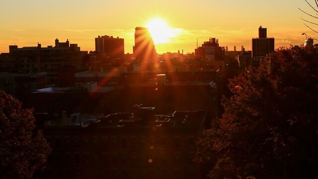 Sunrise from Morningside Park (Morningside Drive at W 117th Street).

Morningside Heights, NYC (2019)