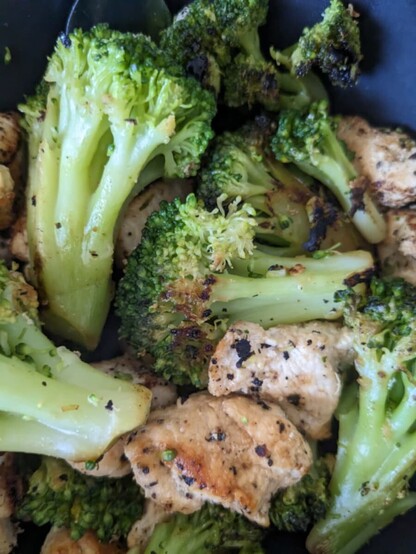 Grilled chicken & broccoli