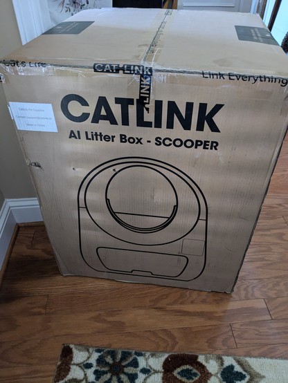 An automatic cat litter box is labeled as an 