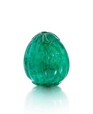 Formerly in the Al Thani Collection, an unmounted carved emerald bead, from the second half of the 17th Century

The Mughal Indian, drop-shaped, carved emerald bead weighs 92.16 carats

Accompanied by AGL report no. 1100306, dated 8 April 2019, stating that the emerald is of Colombian origin, with a minor to moderate amount of oil in fissures