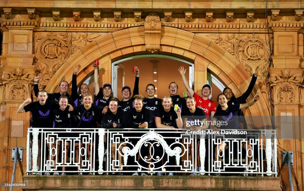 LONDON, ENGLAND - JULY 17: The England team pose for a photo on the Lord's Balcony after victory in the 5th Women's Vitality IT20 between England and New Zealand at Lord's Cricket Ground on July 17, 2024 in London, England. (Photo by Alex Davidson/Getty Images)
