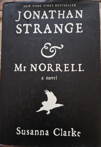 Cover of 'Jonathan Strange and Mr Norrell' a novel by Susanna Clarke. It's completely black with white lettering and in the middle a white raven is flying to the right.