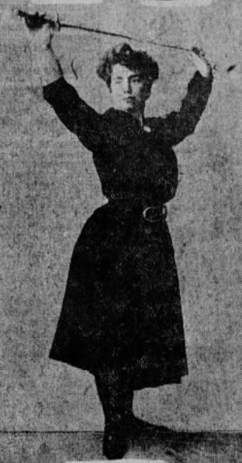 Eleanor Baldwin Cass holding a fencing pose, from a 1904 newspaper