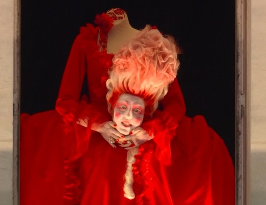 Marie Antoinette at the Paris Olmpics with her head off