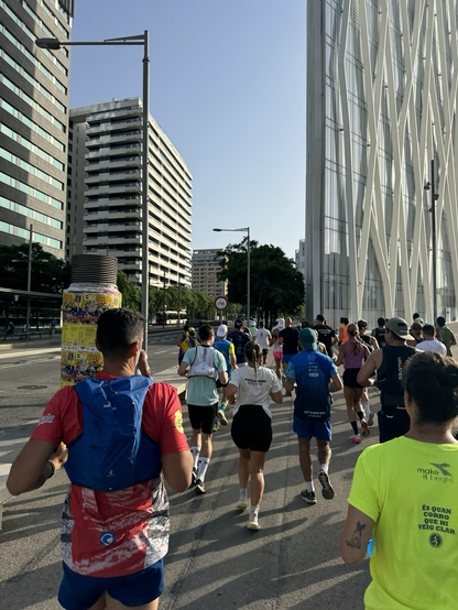 A large group starts running from Plaça de Llevant in Barcelona