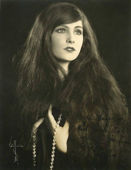 Actress Melva Frances Cornell Lachmann
Photo: Albert Witzel
Article: Copyright 2024, Arthur Newhook.
Follow The Echo of a Distant Time
https://tinyurl.com/TheEchoOfADistantTime
https://tinyurl.com/ArthurNewhook