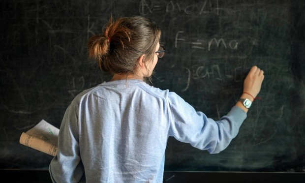 Una profesora en una imagen de archivo. (Getty Images)