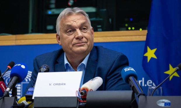 Viktor Orban, ayer en Estrasburgo, explicando las líneas maestras de su intervención de hoy en el Europarlamento. (CHRISTOPHE PETIT TESSON / EFE / EPA)