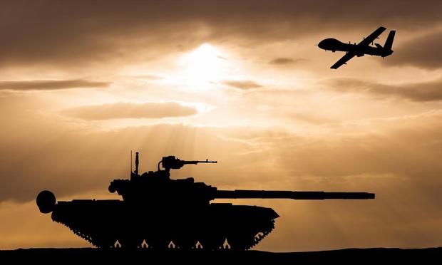 Un dron ruso junto a un tanque, en una imagen de archivo (Getty Images)