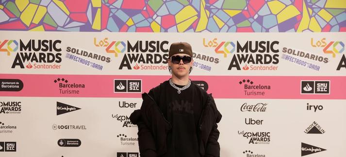 Soge Culebra protagonizó uno de los momentos más emocionantes del pasado concierto de LOS40 Urban Show al pedir un minuto de silencio en honor a las víctimas de la DANA. Hoy ha venido a LOS40 Music Awards Santander para seguir contribuyendo. / Elena Buenavista