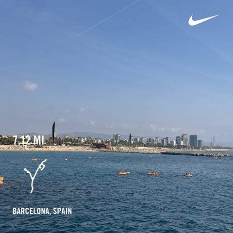 7.12 miles run and views of Platja Nova Icaria with kayakers