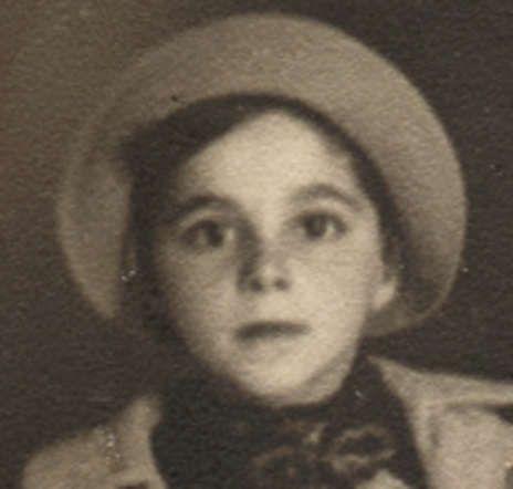 Portrait of a girl in a hat.