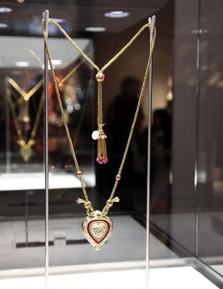 Imagen del collar Taj Mahal durante la subasta en 2011 (Paul Zimmerman/Getty Images)