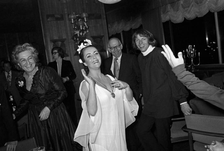 Elizabeth Taylor, en su cumpleaños en 1972 luciendo el diamante Taj Mahal (Penske Media via Getty Images)