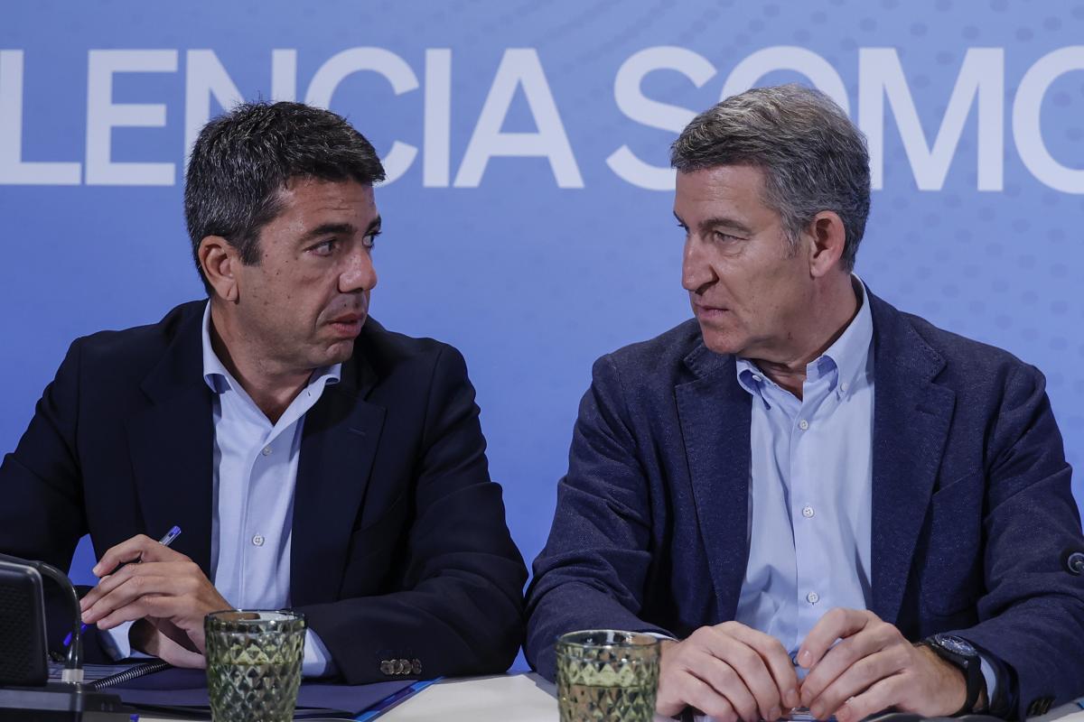 El 'expresident' de la Generalitat Valenciana Carlos Mazón y el presidente nacional del Partido Popular, Alberto Núñez Feijóo; en una imagen de archivo. (Rober Solsona/Europa Press via Getty Images)