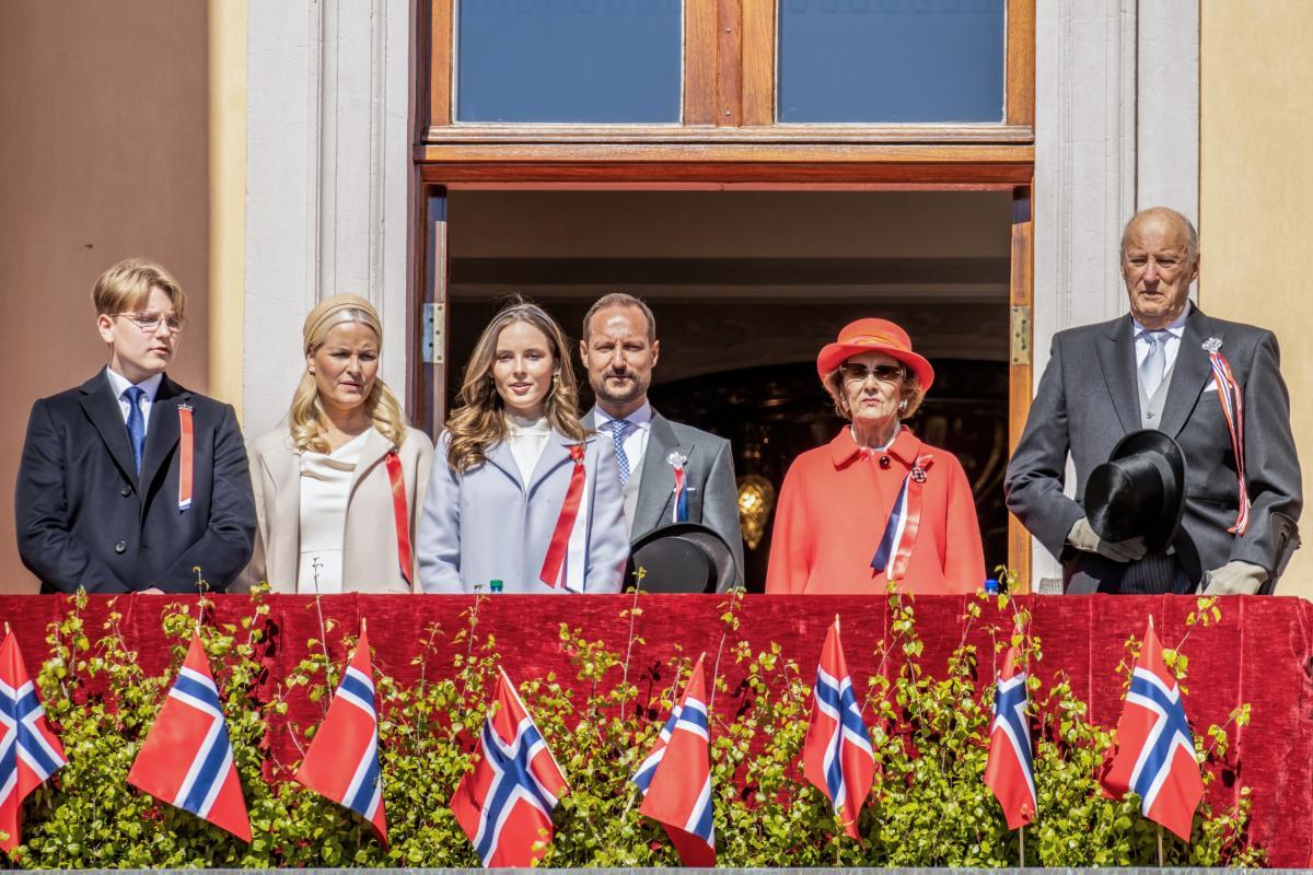 Harald y Sonia de Noruega, Haakon y Mette-Marit de Noruega, Ingrid Alexandra y Sverre Magnus de Noruega en el Día Nacional 2022. (Getty Images)
