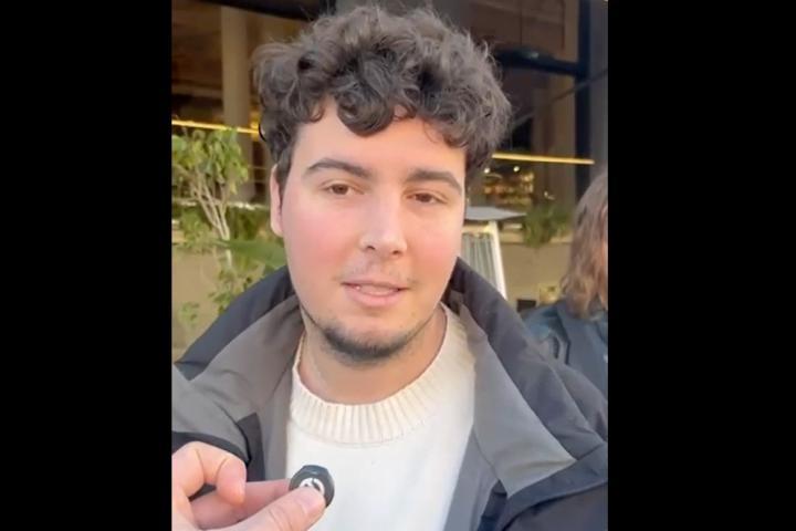 Un joven en el acto de 'Un paso al frente' (EL HUFFPOST)