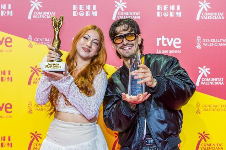 Tony Grox & LUCYCALYS triunfan con ‘T AMARÉ’ y alzan la Sirenita de Oro del Benidorm Fest 2026 (RTVE/Raúl Tejedor)