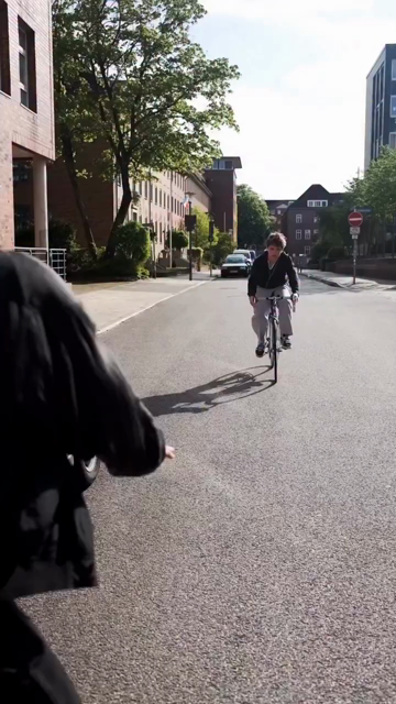 Ein video in dem mehrere aktivisten des schulstreiks berichten, wie das BKA und der VS ihnen aufgelauert hat.