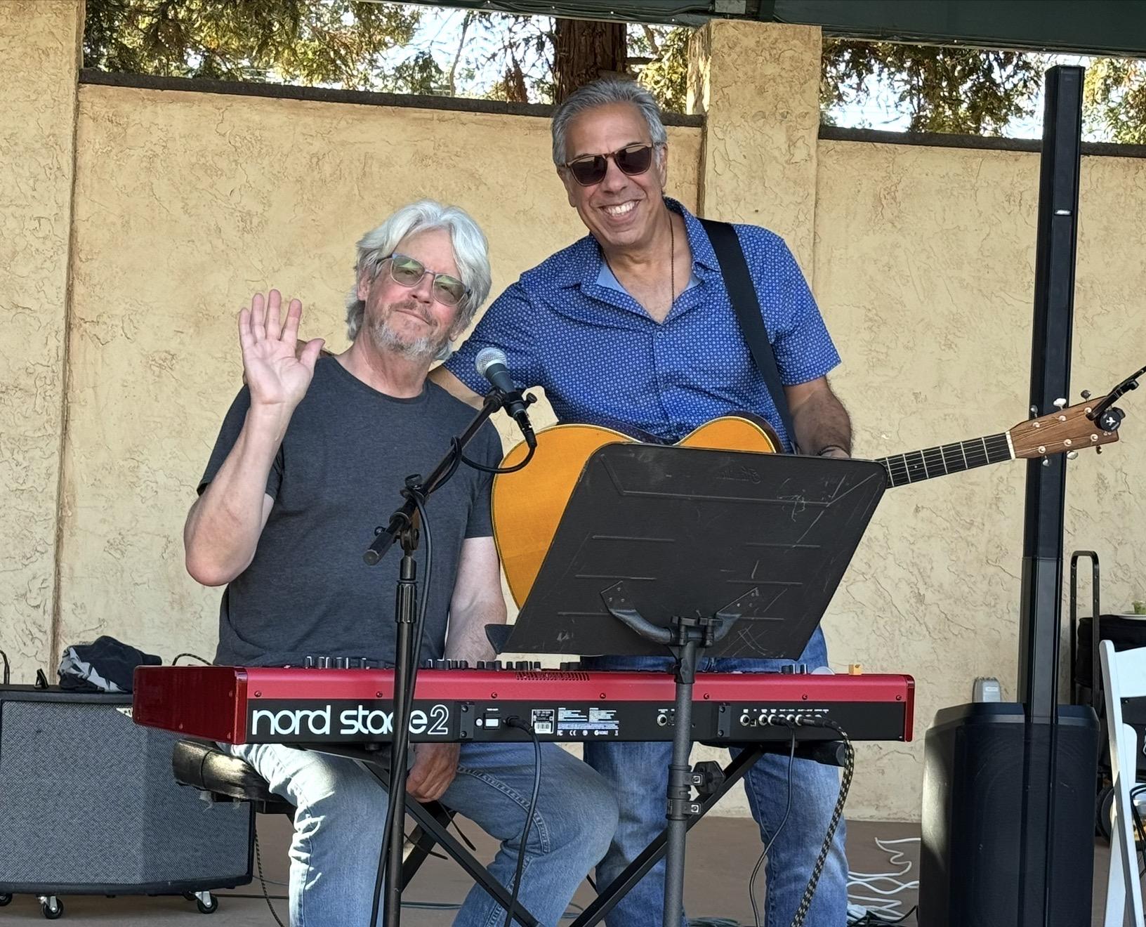Paul Kent on guitar, me behind the keyboard
