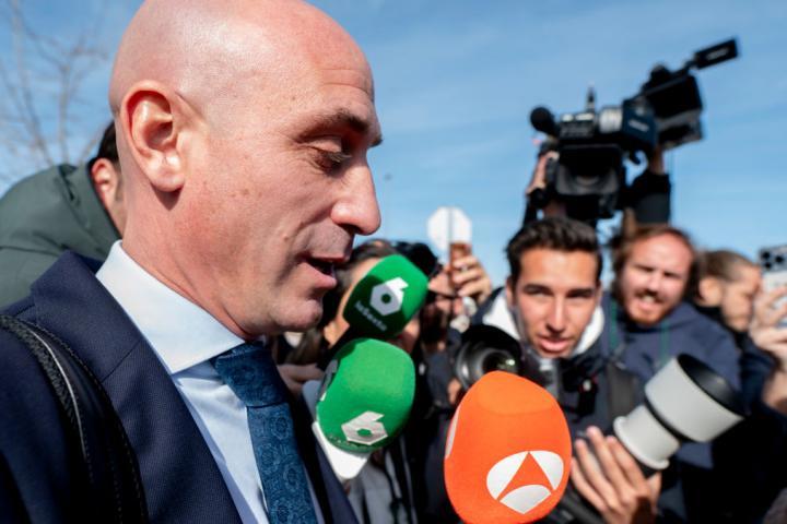 Luis Rubiales, ante los medios, en una de sus comparecencias ante el juzgado (Europa Press via Getty Images)