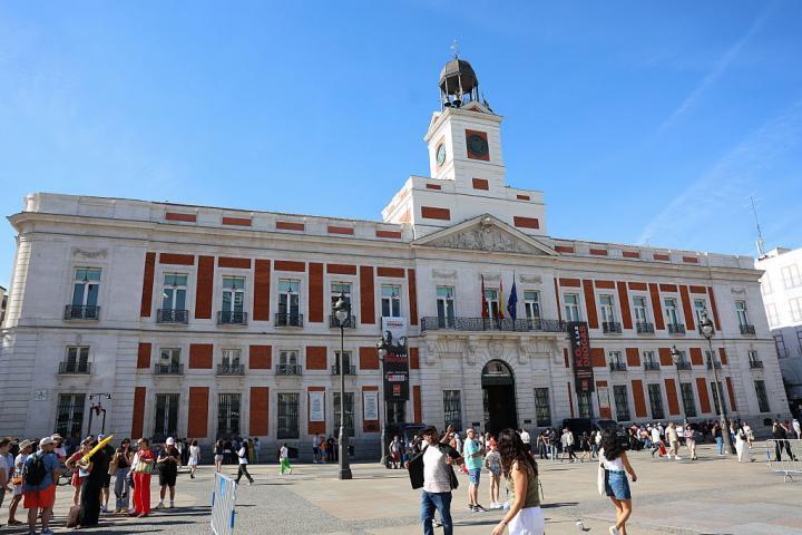 La Real Casa de Correos, en la Puerta del Sol. (Marta Fernandez/Europa Press via Getty Images)
