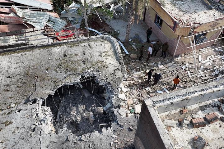 Vista aérea de la zona dañada por un ataque estadounidense contra una boda, el 2 de septiembre de 2026, en Kuhestak, condado de Sirik (Irán), que dejó cuatro muertos. (Morteza Akhondi / Getty Images)