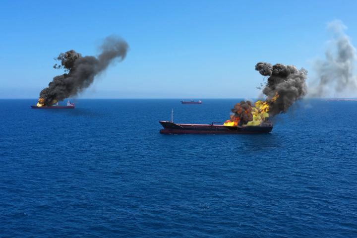 Uno de los petroleros fue atacado frente a la estratégica isla de Jarg, pieza clave de las exportaciones de crudo iraníes, en una nueva escalada del conflicto. (Getty Images/iStockphoto)