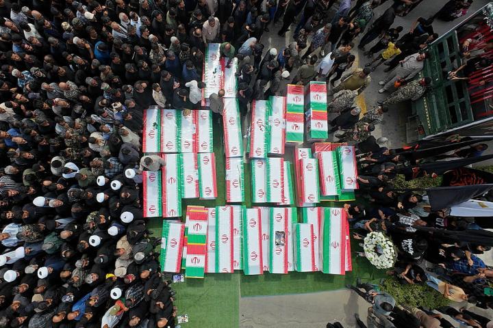 Funerales de las alumnas y el personal de una escuela atacada el 28 de febrero de 2026 por EEUU e Israel en Minab (Irán), el 3 de marzo. (Handout / Getty Images)