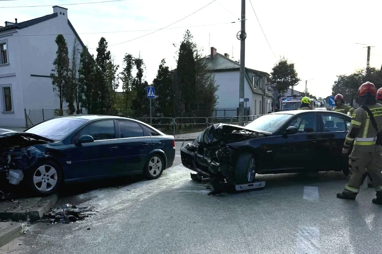 Mocne zderzenie w Myszyńcu. Dwa auta rozbite