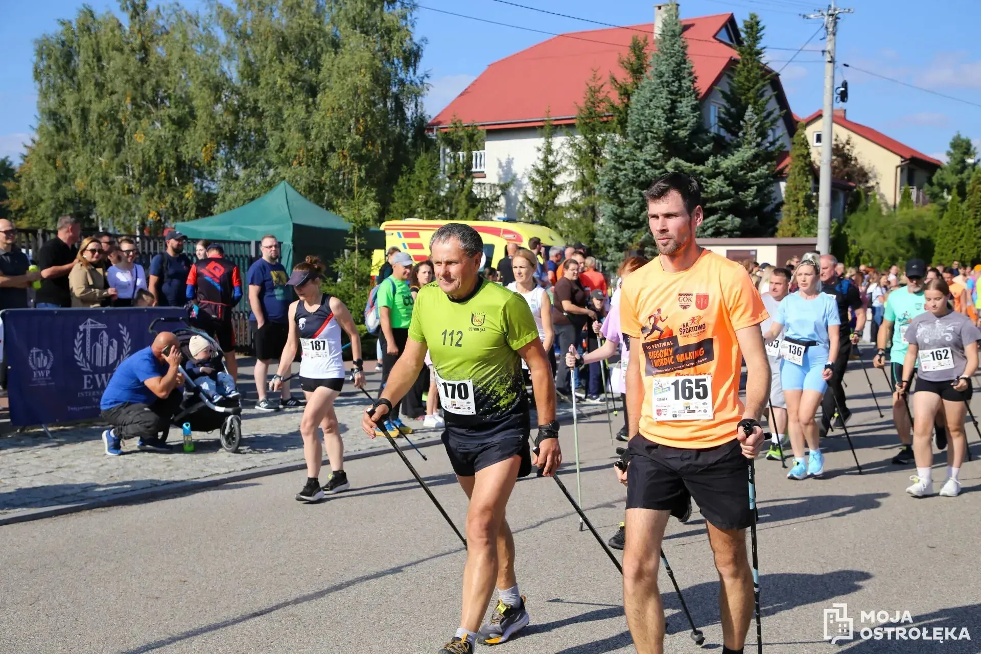 Bezpłatne treningi Nordic Walking na Kurpiach. Cykl zakończy otwarty rajd
