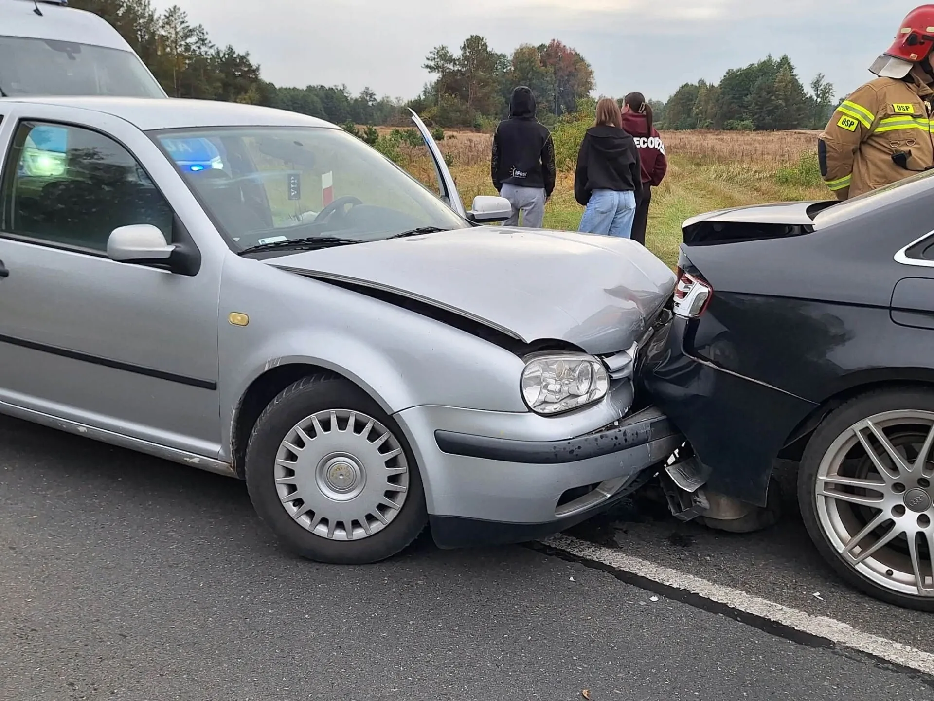 Zderzenie dwóch samochodów w Antoniach na DK53