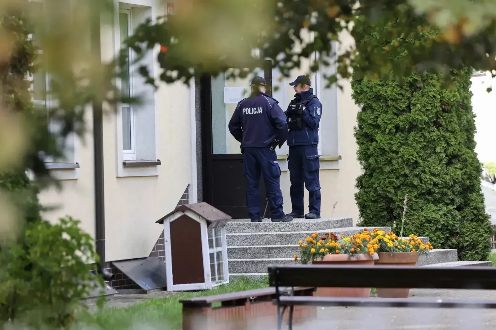 Policja wraca w poniedziałek do ostrołęckich szkół. Nie wyznaczono terminu zakończenia działań