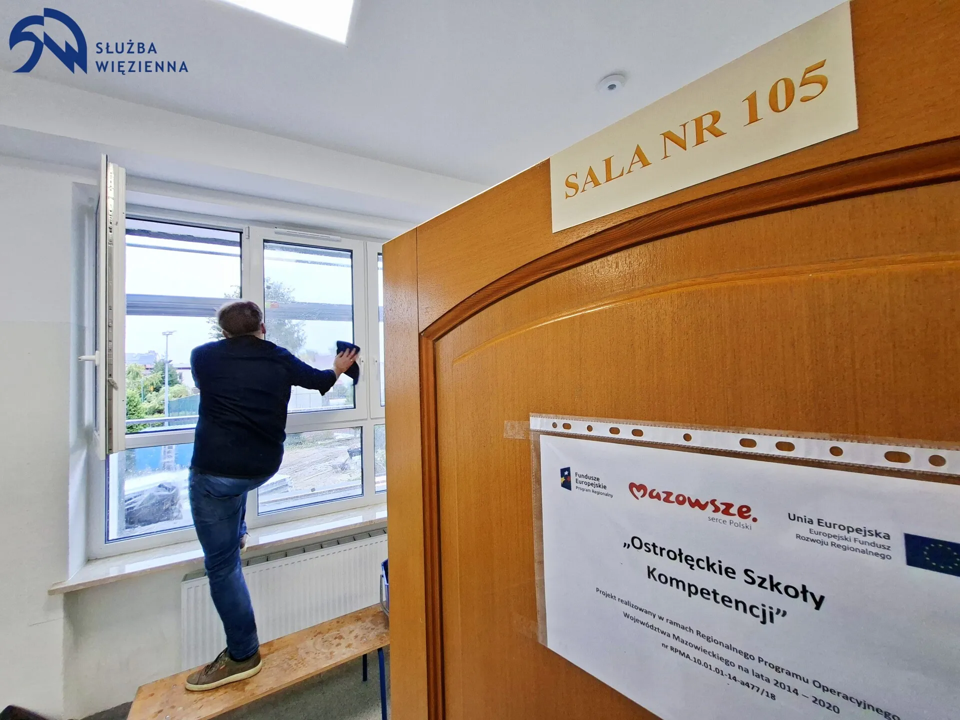 Nietypowa pomoc dla szkoły w Ostrołęce. Do pracy ruszyli osadzeni