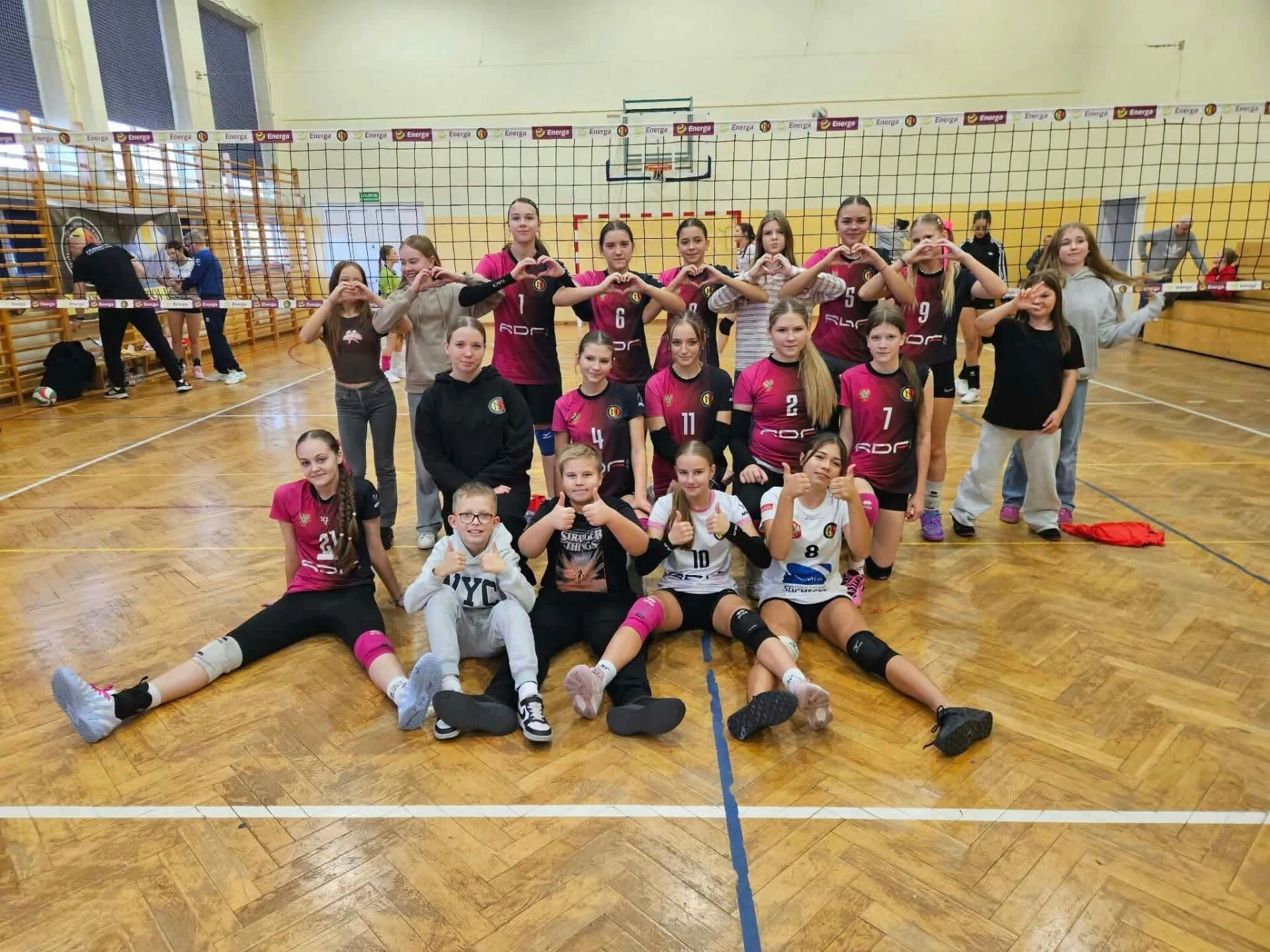 Trzy warszawskie zespoły na drodze Nike. Młodsze młodziczki zagrały ligowy turniej w Ostrołęce