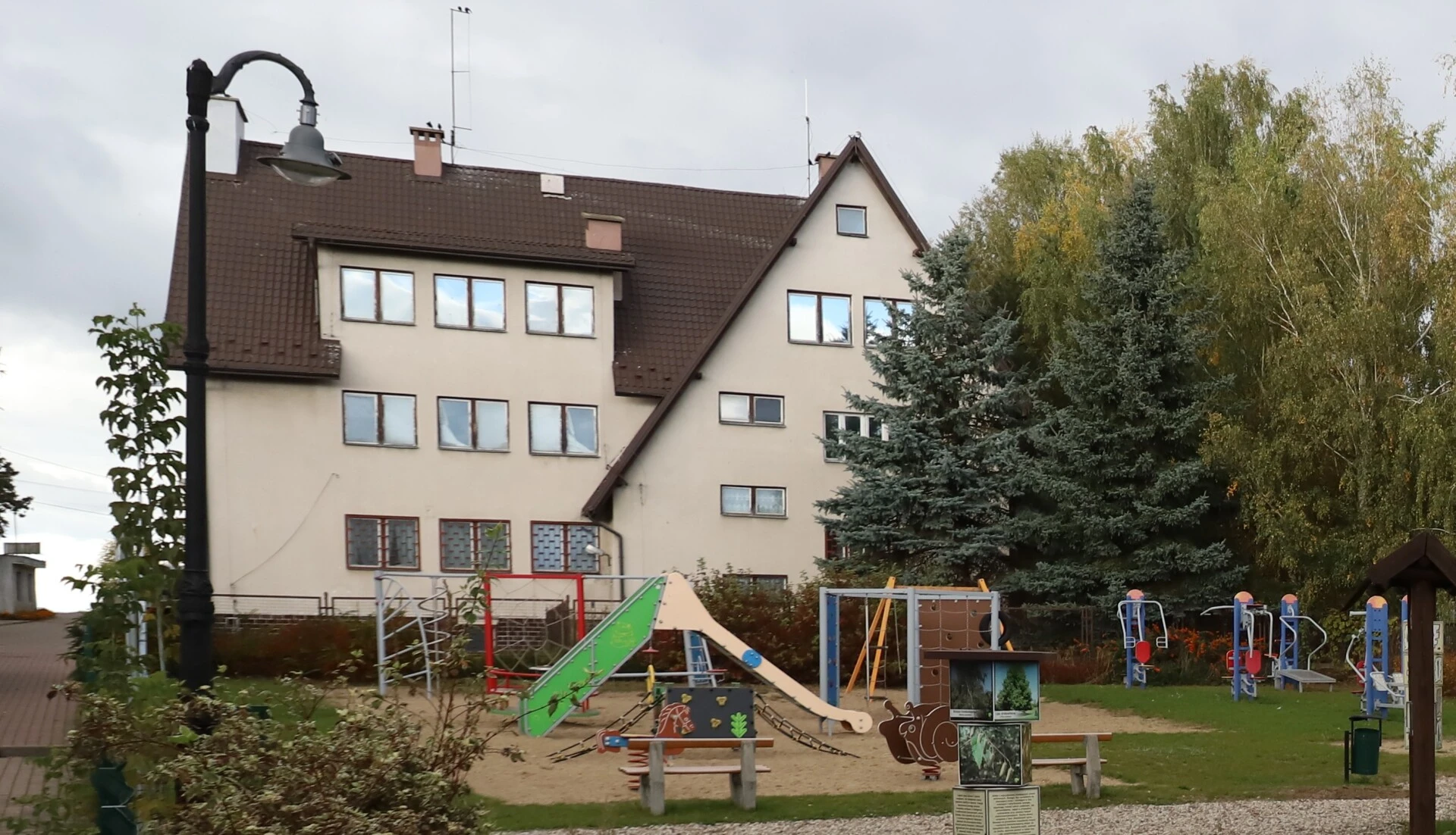 Dawna poczta w Goworowie za 400 tys. zł. Dlaczego gmina płaci za prawa do własnej działki?