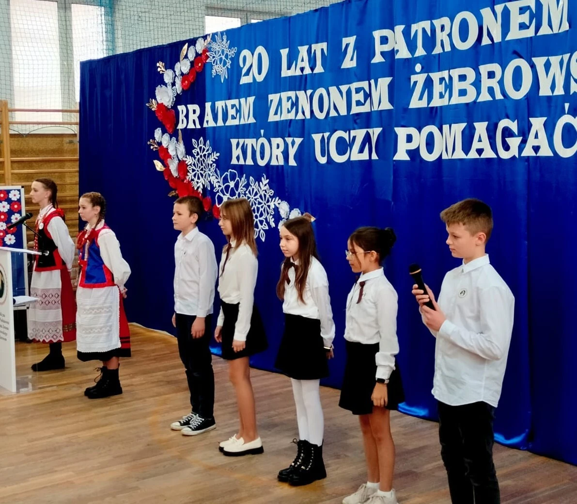 20 lat z niezwykłym patronem. Jubileusz szkoły w Surowem (zdjęcia)