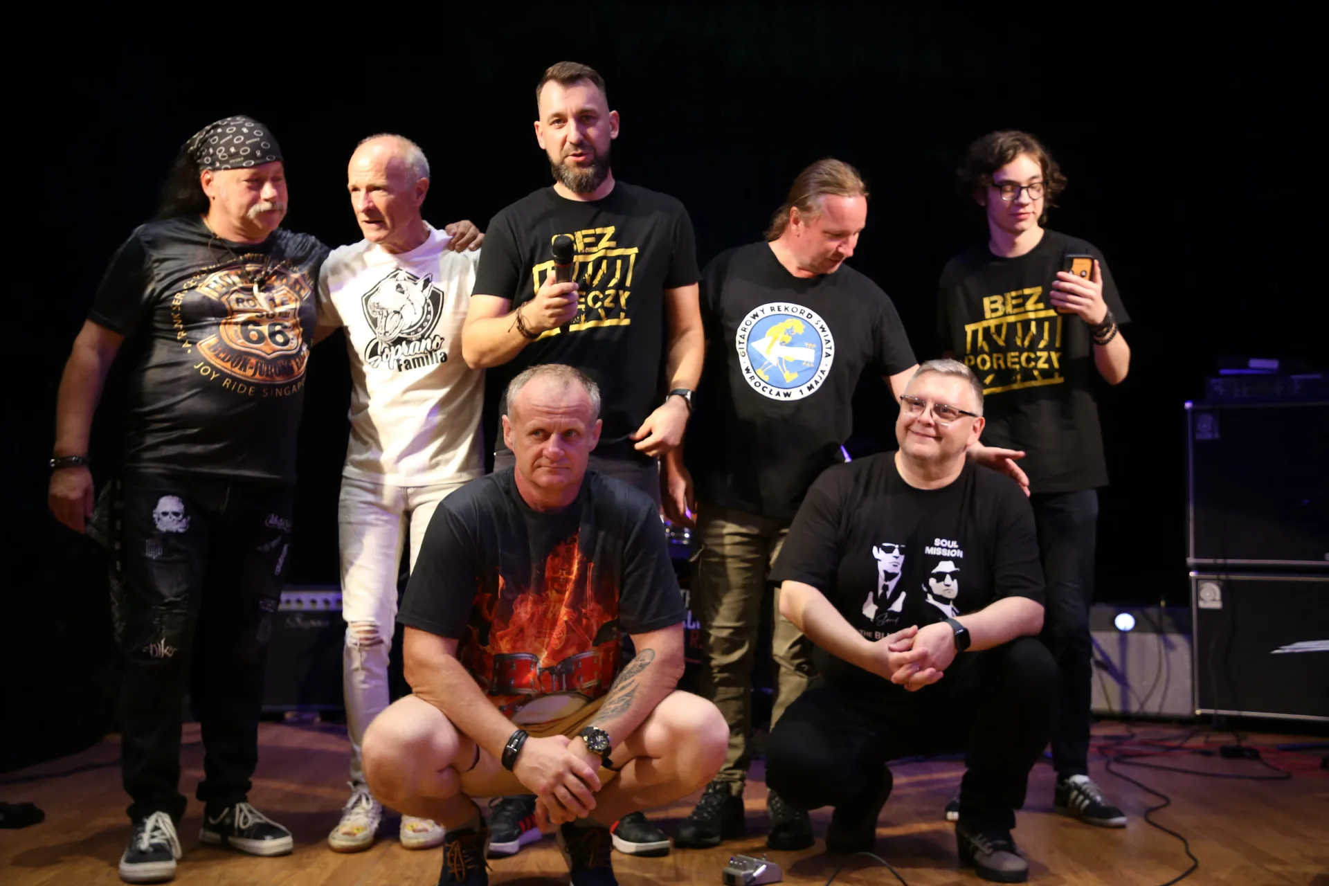 Różański zespół Bez Poręczy już z teledyskiem. Premierze towarzyszył mini koncert (zdjęcia, wideo)