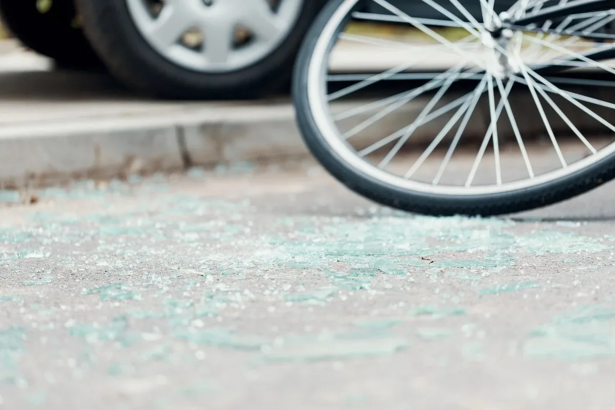Groźny wypadek pod Myszyńcem. Samochód potrącił 69-letnią rowerzystkę