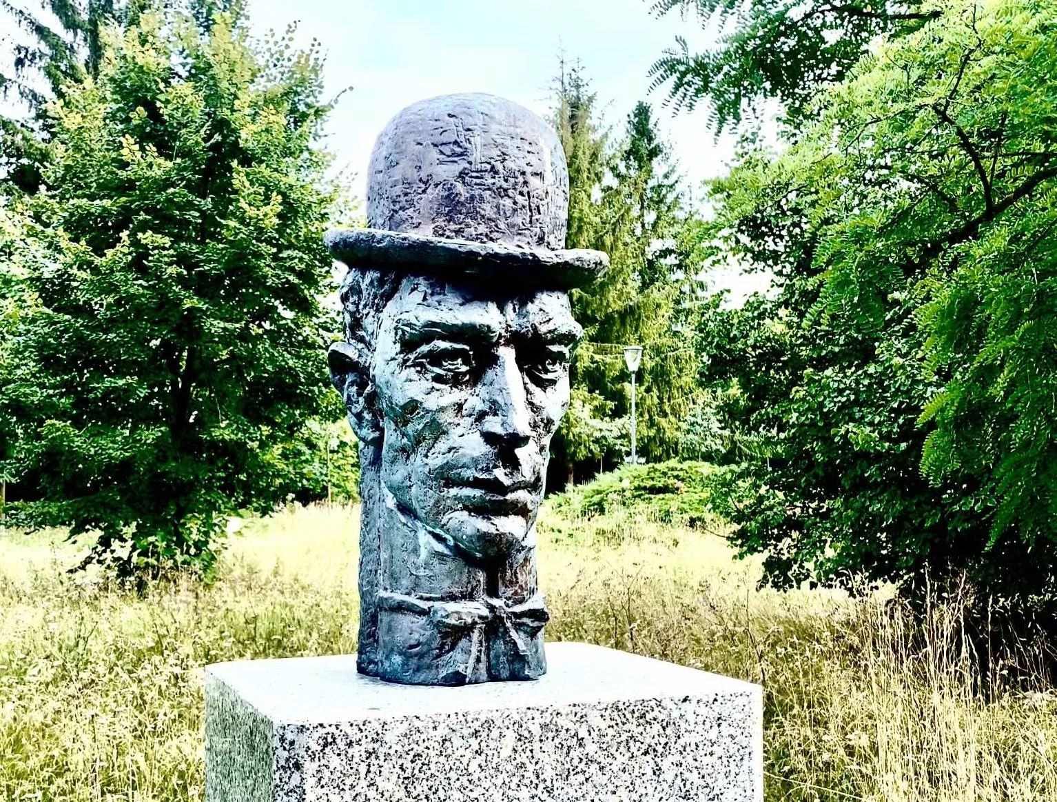 "Kilka myśli, co nie nowe". O Julci